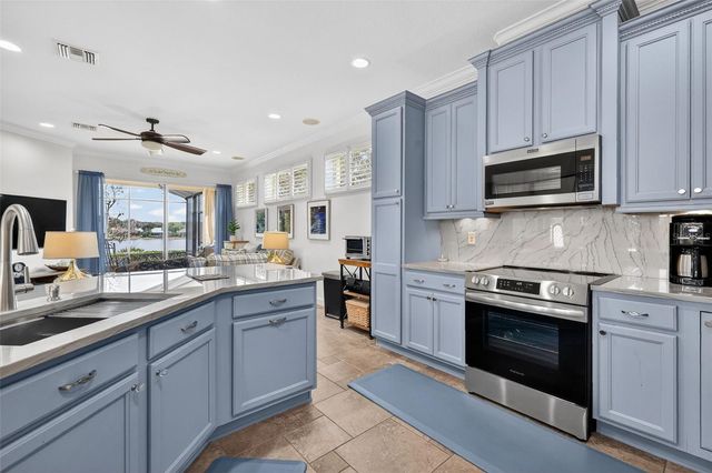 8124 BRIDGEPORT BAY CIRCLE, Mount Dora, FL 32757