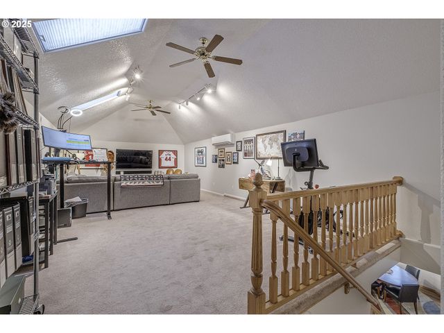 610 Ne SUNDANCE Ct, Hillsboro, OR 97124