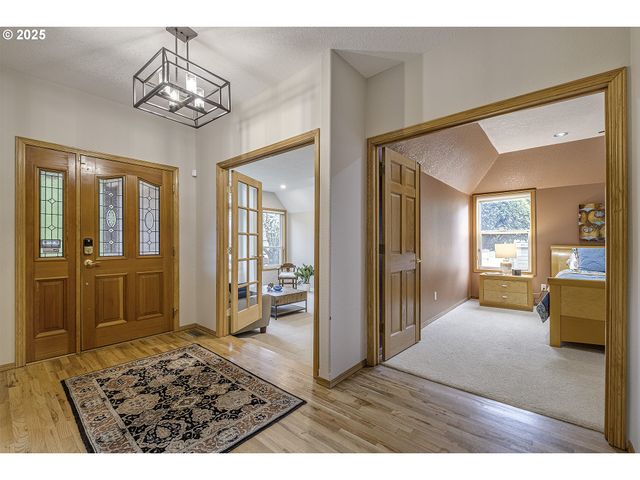 610 Ne SUNDANCE Ct, Hillsboro, OR 97124