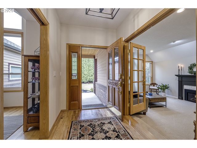 610 Ne SUNDANCE Ct, Hillsboro, OR 97124