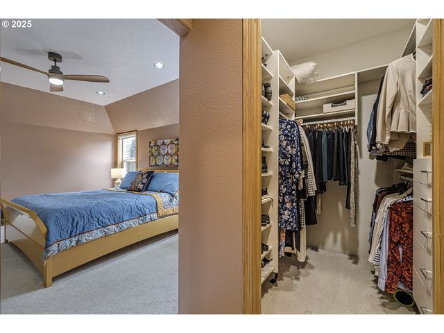 610 Ne SUNDANCE Ct, Hillsboro, OR 97124