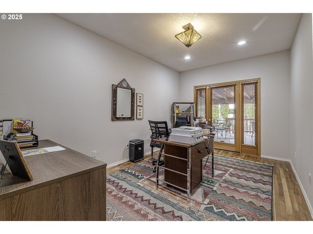 610 Ne SUNDANCE Ct, Hillsboro, OR 97124