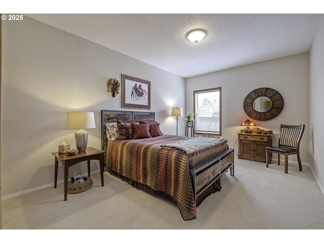610 Ne SUNDANCE Ct, Hillsboro, OR 97124