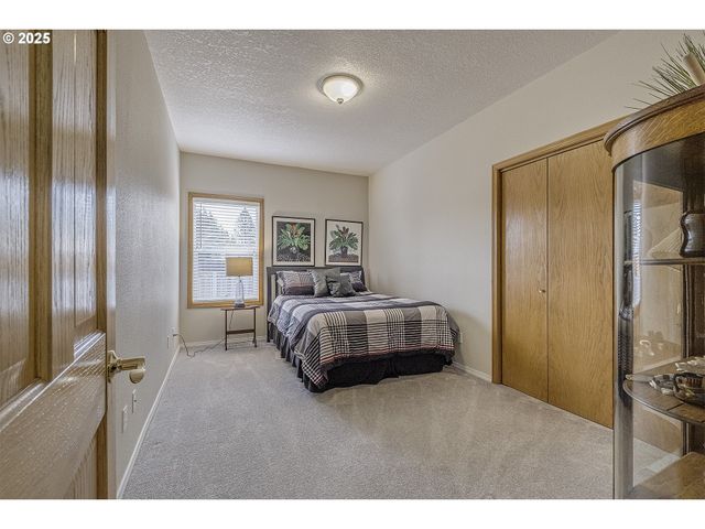 610 Ne SUNDANCE Ct, Hillsboro, OR 97124