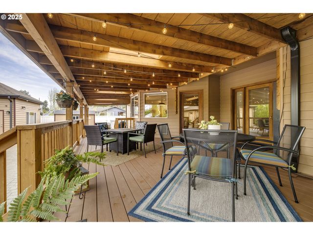 610 Ne SUNDANCE Ct, Hillsboro, OR 97124