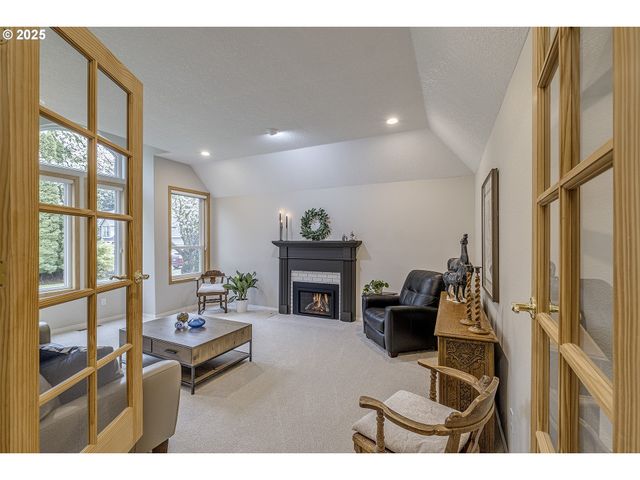610 Ne SUNDANCE Ct, Hillsboro, OR 97124