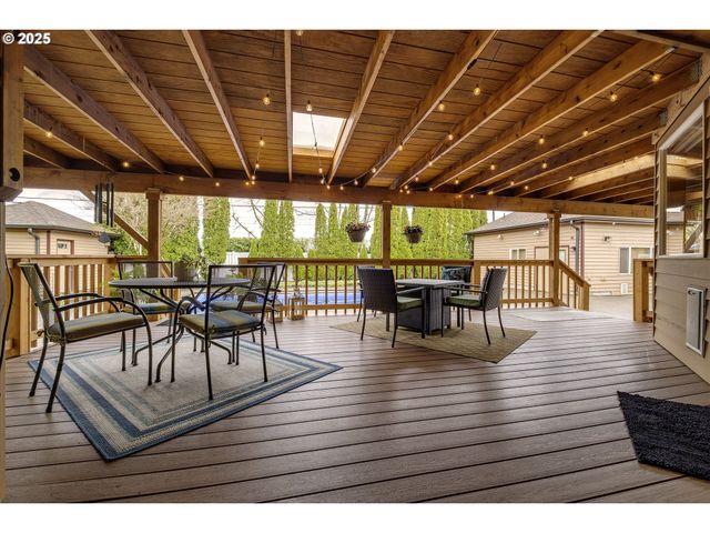 610 Ne SUNDANCE Ct, Hillsboro, OR 97124