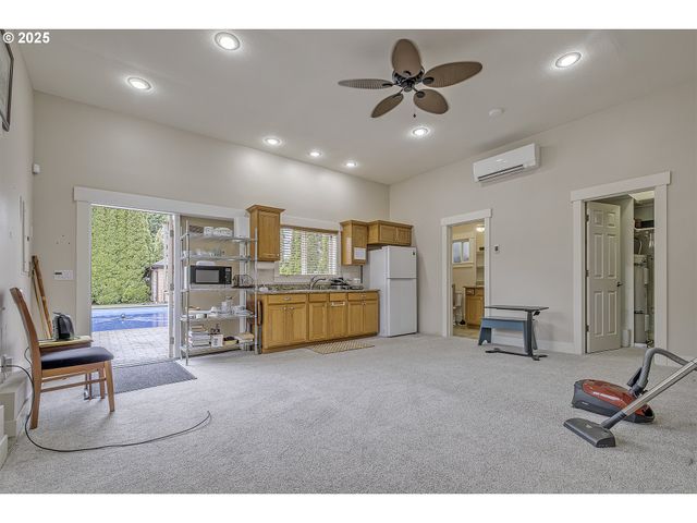610 Ne SUNDANCE Ct, Hillsboro, OR 97124