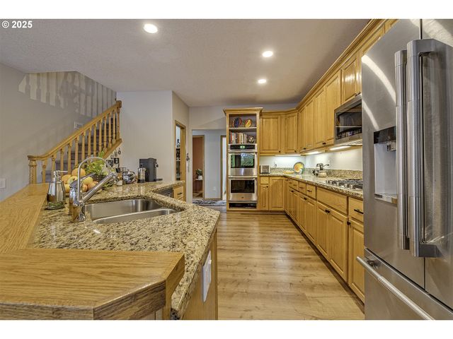 610 Ne SUNDANCE Ct, Hillsboro, OR 97124