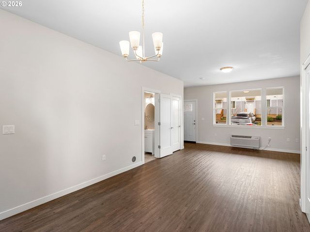 10845 E BURNSIDE St, Portland, OR 97216