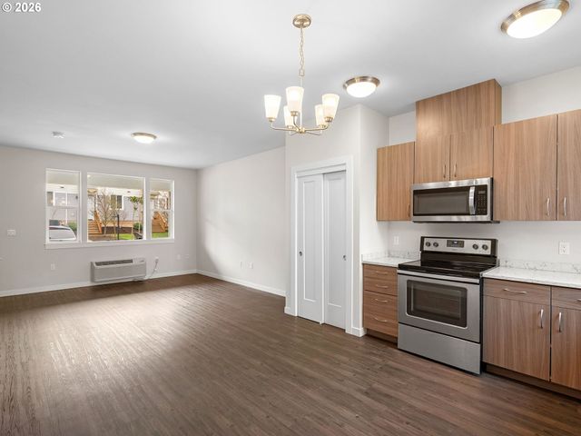 10845 E BURNSIDE St, Portland, OR 97216