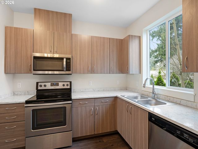 10845 E BURNSIDE St, Portland, OR 97216