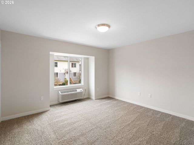 10845 E BURNSIDE St, Portland, OR 97216