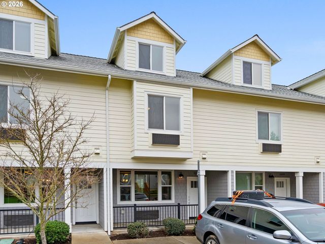 10845 E BURNSIDE St, Portland, OR 97216