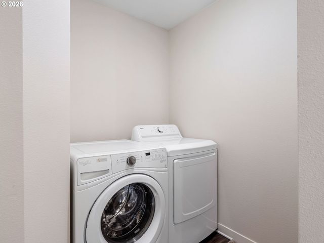 10845 E BURNSIDE St, Portland, OR 97216