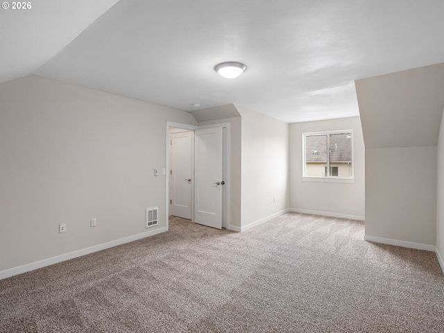 10845 E BURNSIDE St, Portland, OR 97216