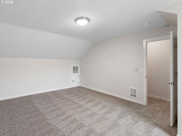 10845 E BURNSIDE St, Portland, OR 97216