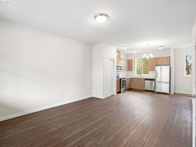 10845 E BURNSIDE St, Portland, OR 97216