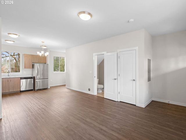 10845 E BURNSIDE St, Portland, OR 97216