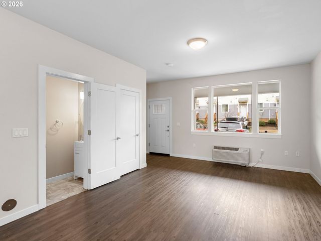 10845 E BURNSIDE St, Portland, OR 97216