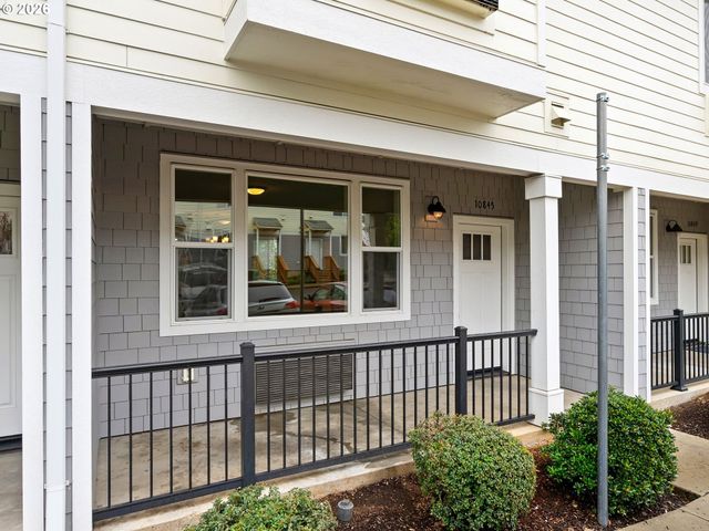 10845 E BURNSIDE St, Portland, OR 97216