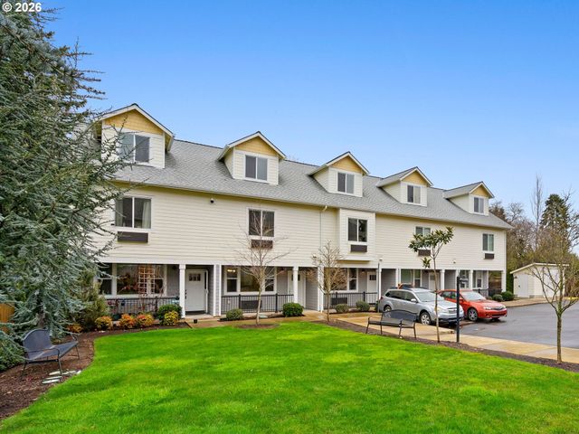 10845 E BURNSIDE St, Portland, OR 97216