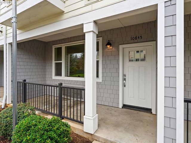 10845 E BURNSIDE St, Portland, OR 97216