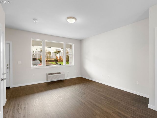 10845 E BURNSIDE St, Portland, OR 97216