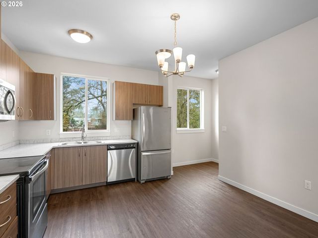 10845 E BURNSIDE St, Portland, OR 97216