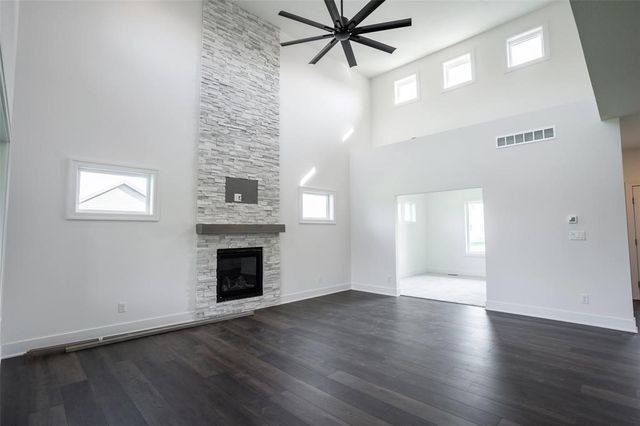 537 SE Walnut Woods Drive, West Des Moines, IA 50265