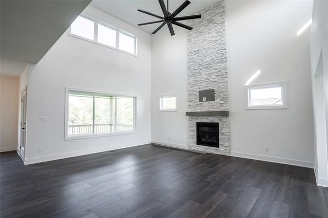 537 SE Walnut Woods Drive, West Des Moines, IA 50265
