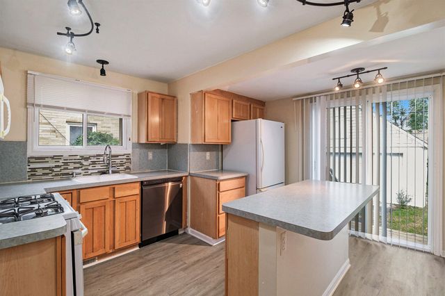 23739 Cayuga Avenue, Hazel Park, MI 48030
