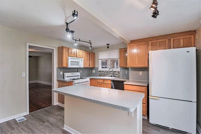 23739 Cayuga Avenue, Hazel Park, MI 48030
