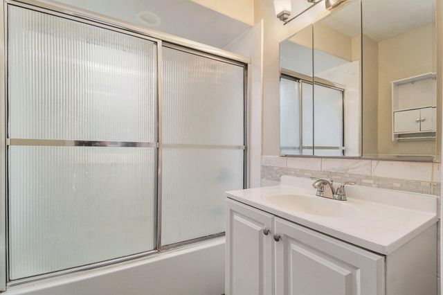 23739 Cayuga Avenue, Hazel Park, MI 48030