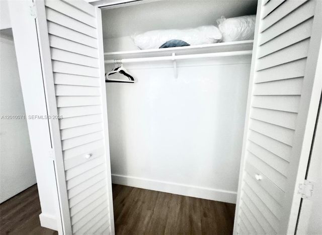 400 Kings Point Dr 1224, Sunny Isles Beach, FL 33160