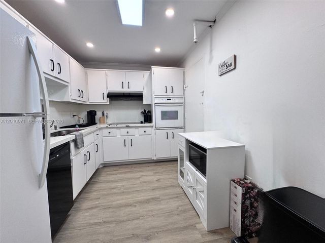 400 Kings Point Dr 1224, Sunny Isles Beach, FL 33160