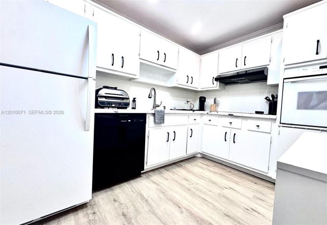 400 Kings Point Dr 1224, Sunny Isles Beach, FL 33160