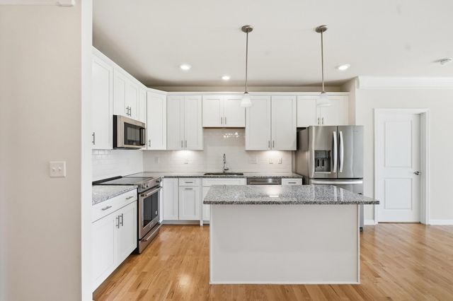 6 Overlook Dr 408, Andover, MA 01810
