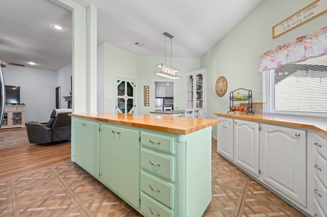 905 Evandale Road, Burleson, TX 76028