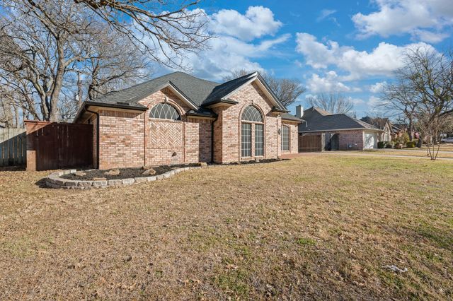 905 Evandale Road, Burleson, TX 76028
