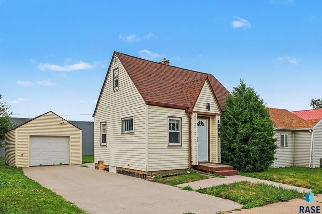 1305 E 12th St Street, Sioux Falls, SD 57103