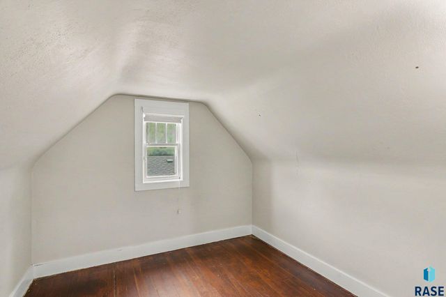 1305 E 12th St Street, Sioux Falls, SD 57103