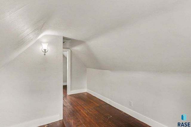 1305 E 12th St Street, Sioux Falls, SD 57103