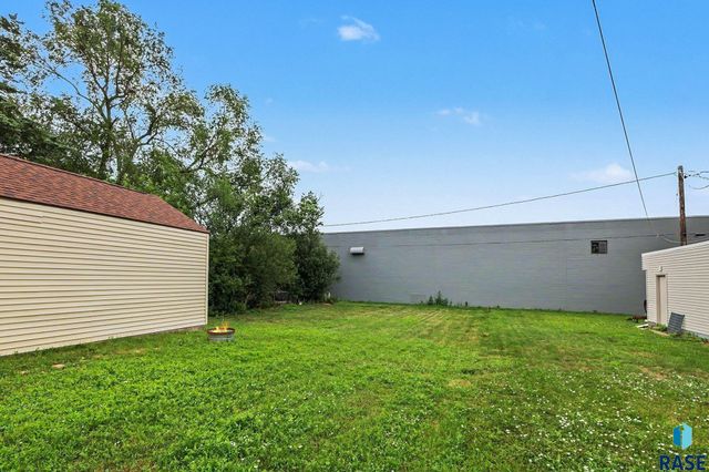 1305 E 12th St Street, Sioux Falls, SD 57103