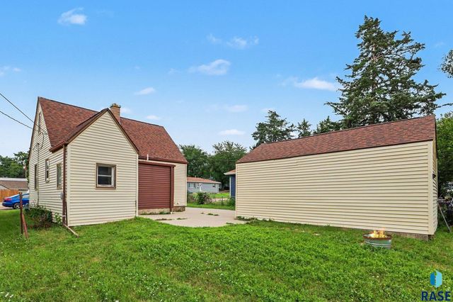 1305 E 12th St Street, Sioux Falls, SD 57103