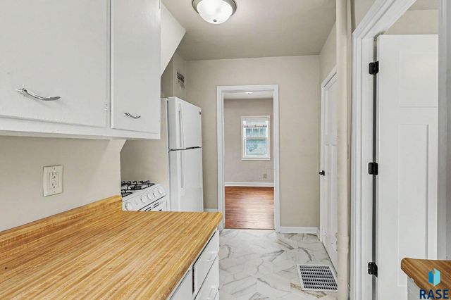 1305 E 12th St Street, Sioux Falls, SD 57103