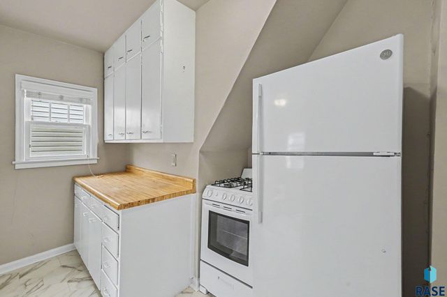 1305 E 12th St Street, Sioux Falls, SD 57103