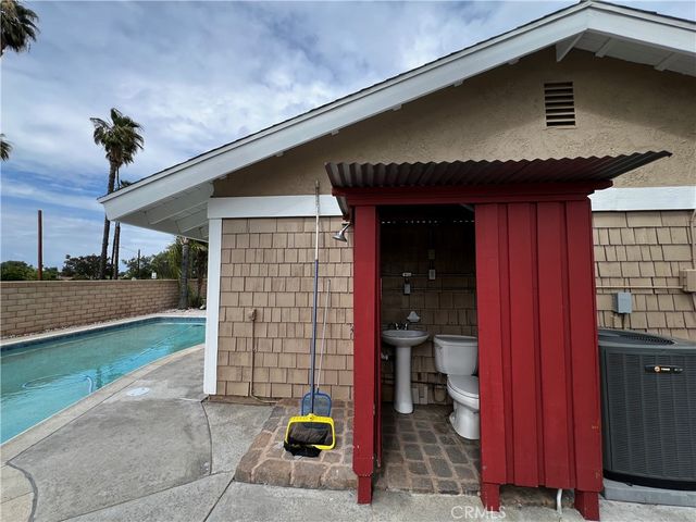 9889 Canada Way, Riverside, CA 92503