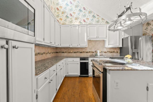 2112 Hinson Rd Apt 12, Little Rock, AR 72212
