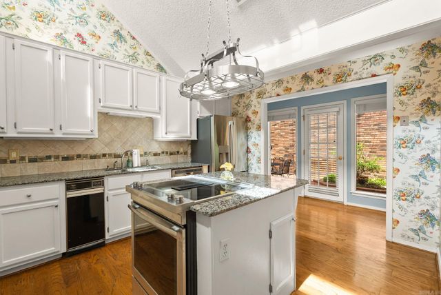 2112 Hinson Rd Apt 12, Little Rock, AR 72212